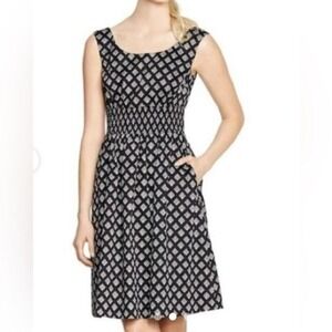White House Black Market Black/White Geometric Print Smocked Waist Dress - 8